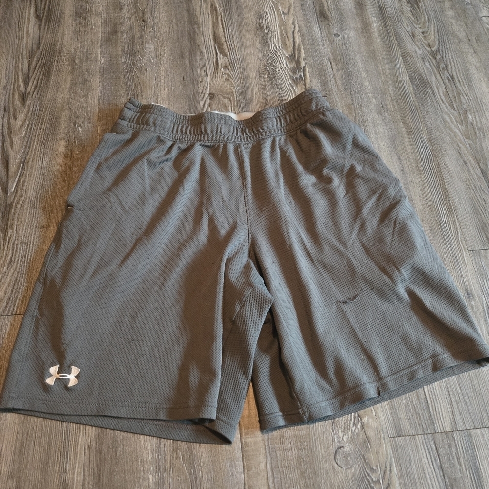 Under Armour Men's Gray Athletic Shorts